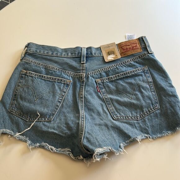 Levi's Women's 501 Original Shorts Distressed,   Blue, size 31, NWT - Picture 4 of 9